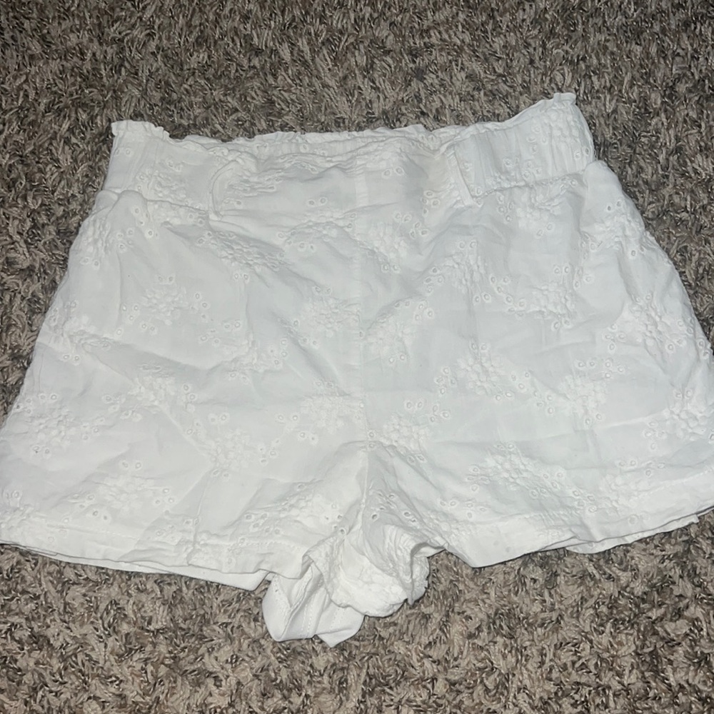 Adorable crochet white shorts!